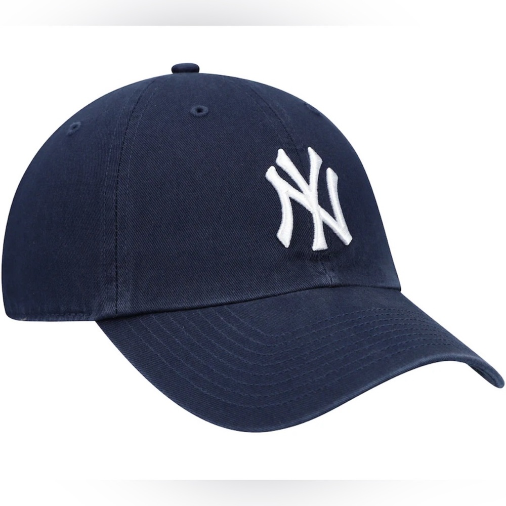 Men's New York Yankees Navy Blue Clean Up Hat Size Medium. Soft crown.
